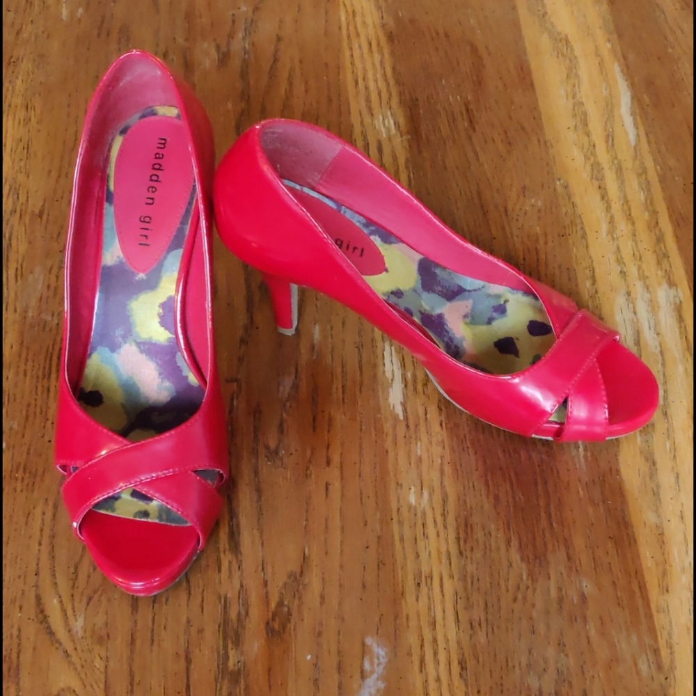 EUC Patent red peep toe pumps